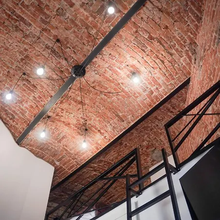 Cozy Brick Centrum * وودج